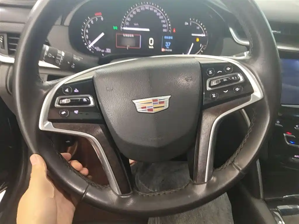 Cadillac XTS 2018 — фото 10