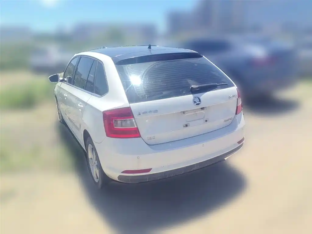 Skoda Rapid Spaceback 2016 — фото 9