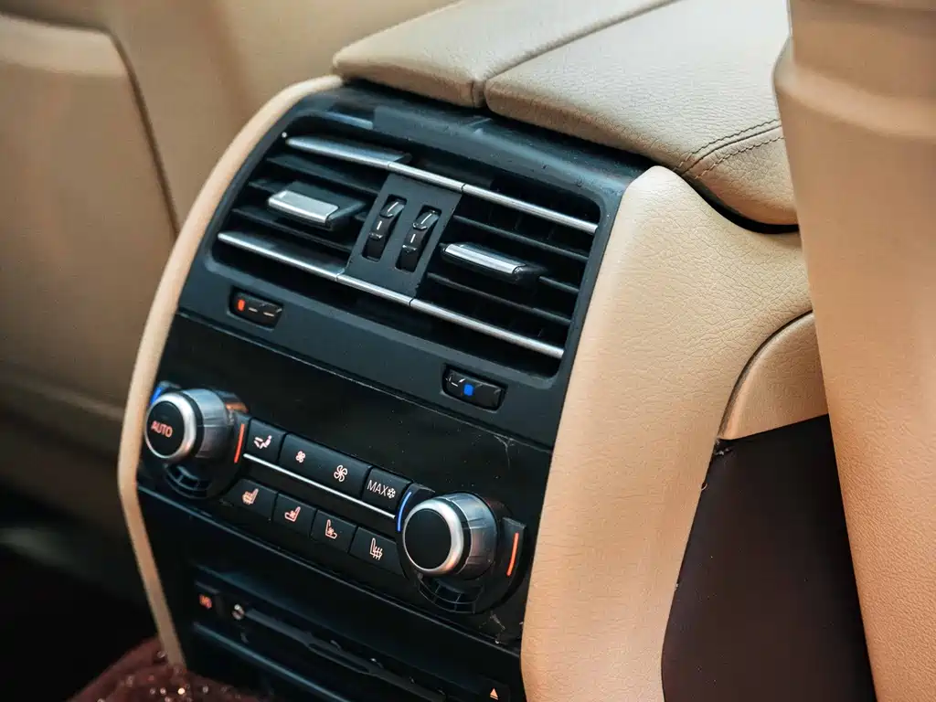 BMW 7 Series 2011 — фото 19