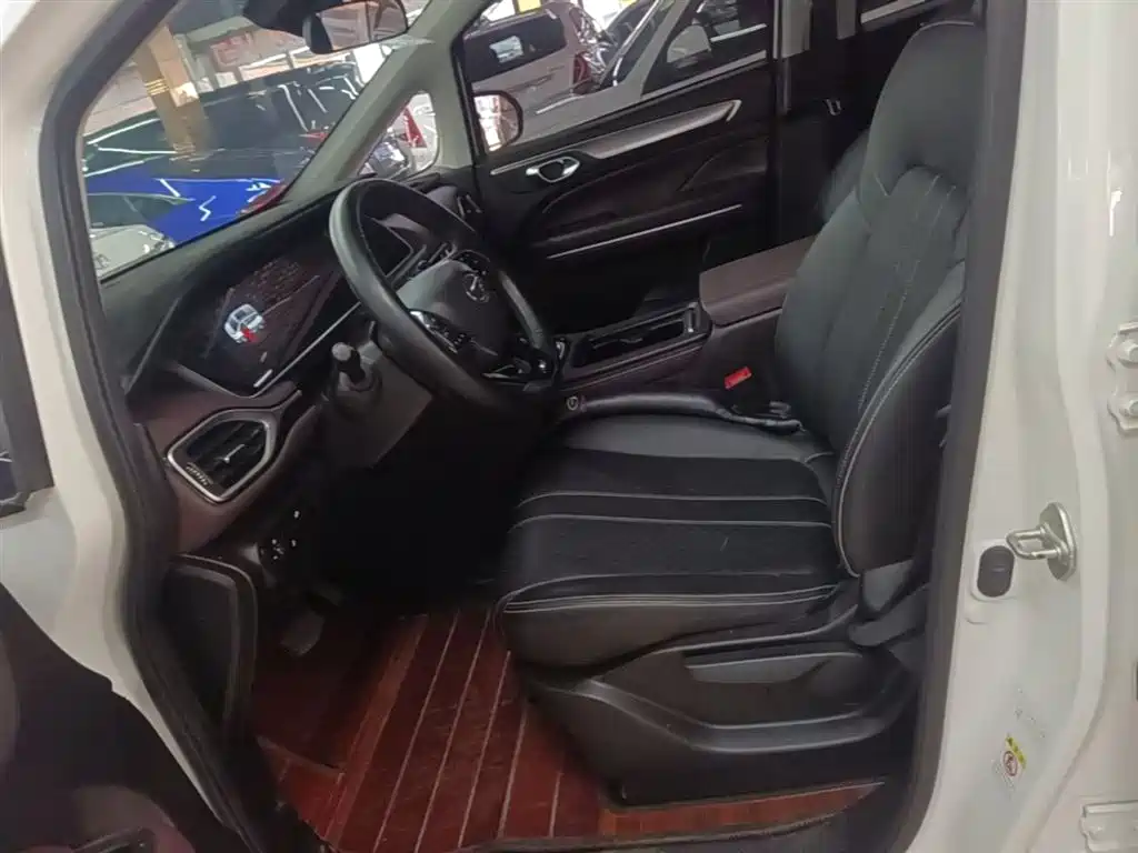 GAC Motor Trumpchi M6 2021 — фото 15