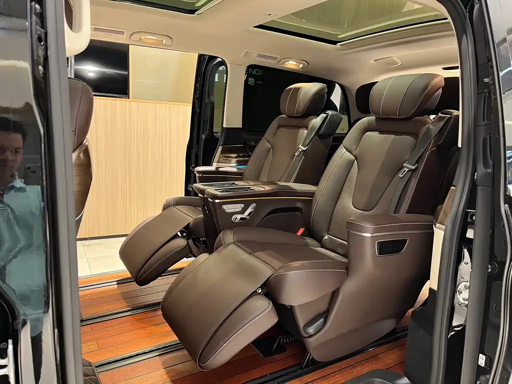 Mercedes-Benz V-Class 2022 — фото 10