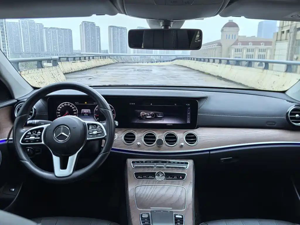 Mercedes-Benz E-Class 2019 — фото 50