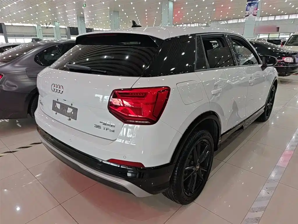 Audi Q2L 2019 — фото 7