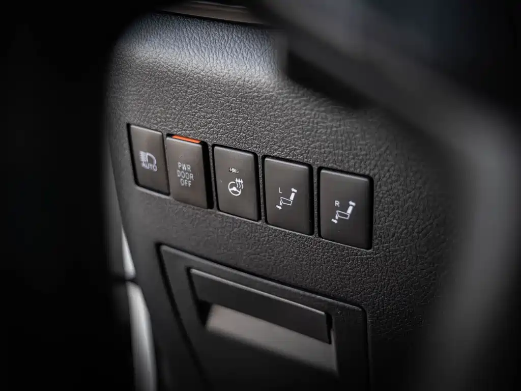 Toyota Vellfire 2022 — фото 13