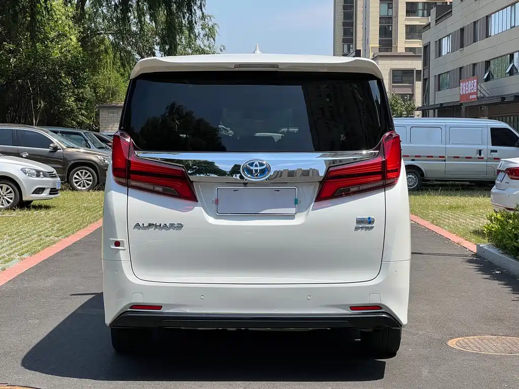 Toyota Alphard 2021 — фото 13