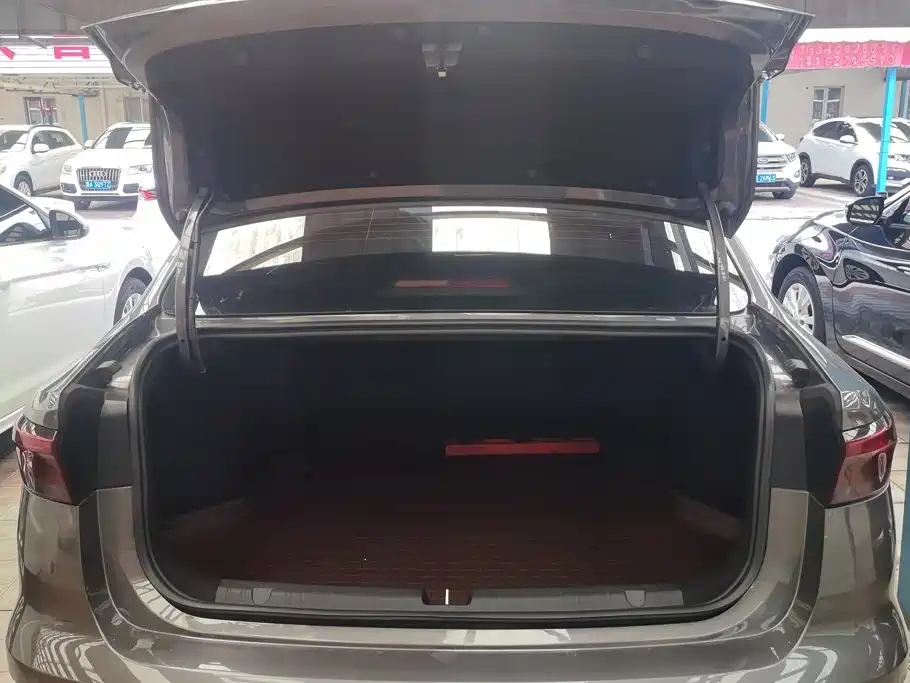 Geely Emgrand 2025