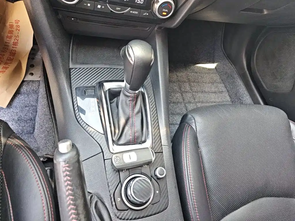 Mazda 3 Axela 2015 — фото 14