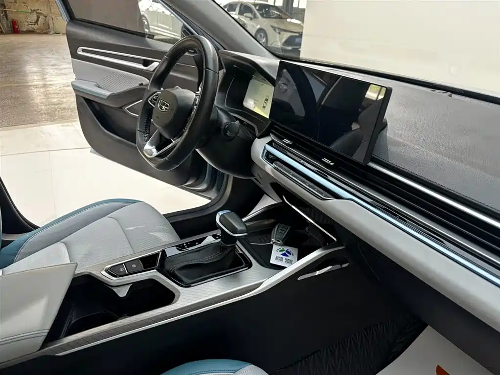 Geely Emgrand 2023 — фото 12