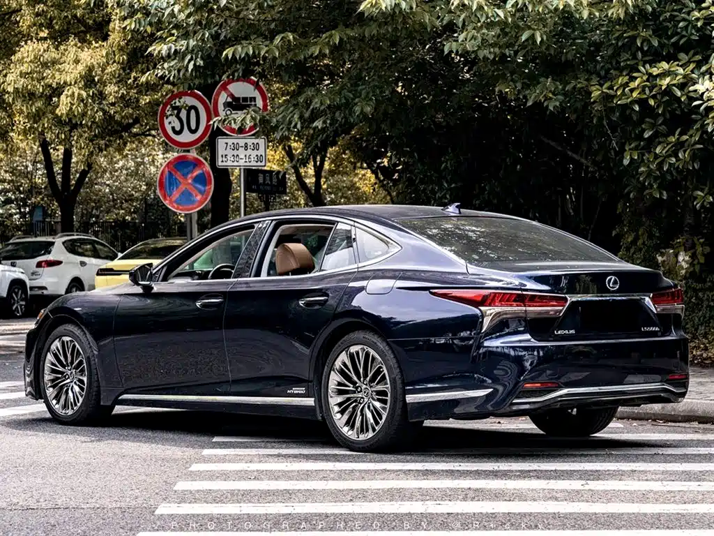 Lexus LS 2018 — фото 14
