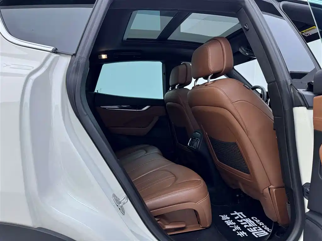 Maserati Levante 2019 — фото 28
