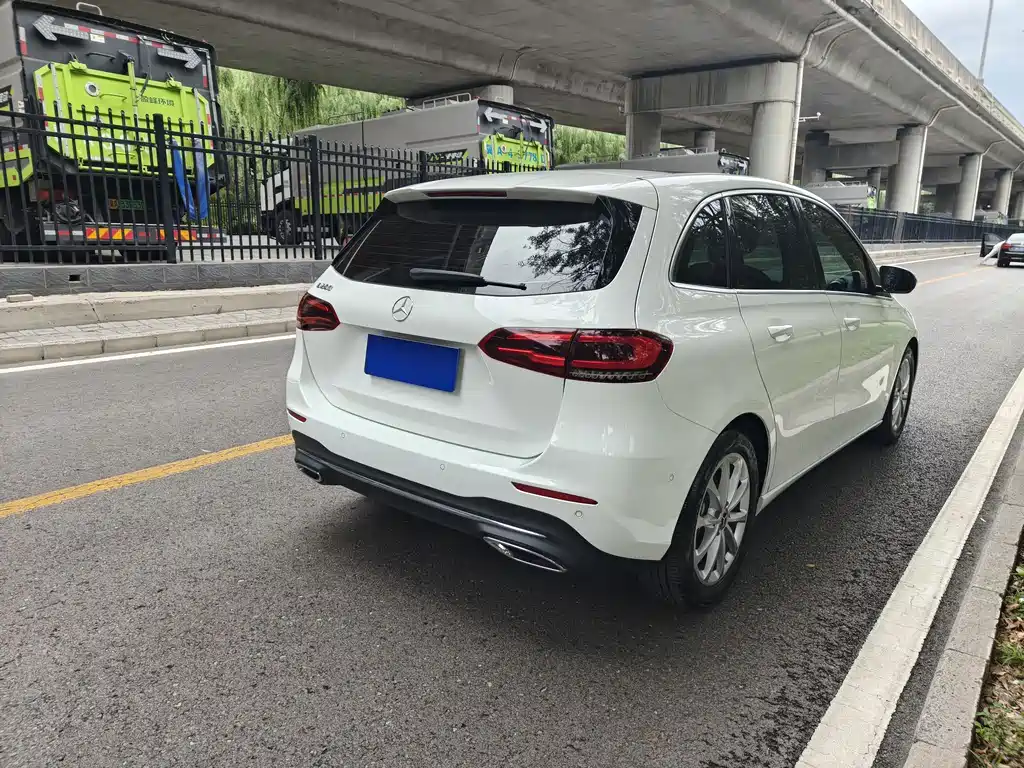 Mercedes-Benz B-Class 2023