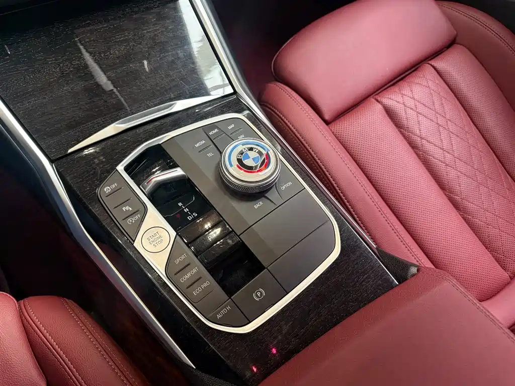 BMW 3 Series 2024 — фото 11
