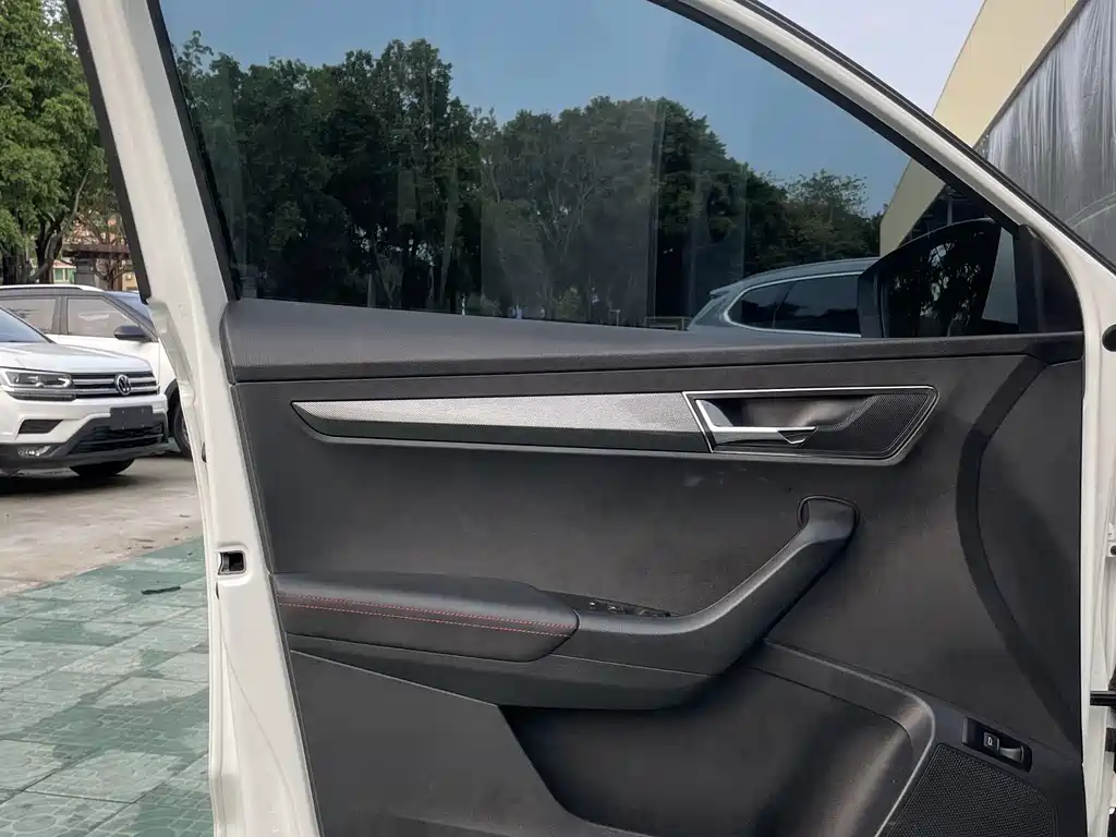 Skoda Karoq 2023 — фото 18