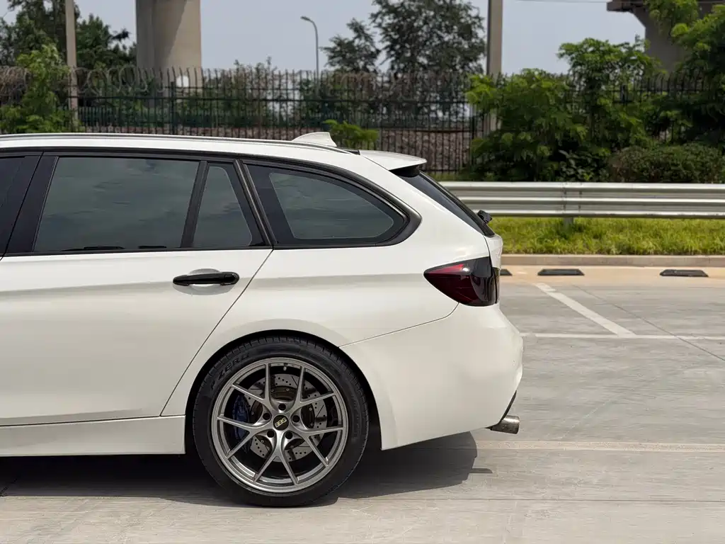 BMW 3 Series 2015 — фото 14