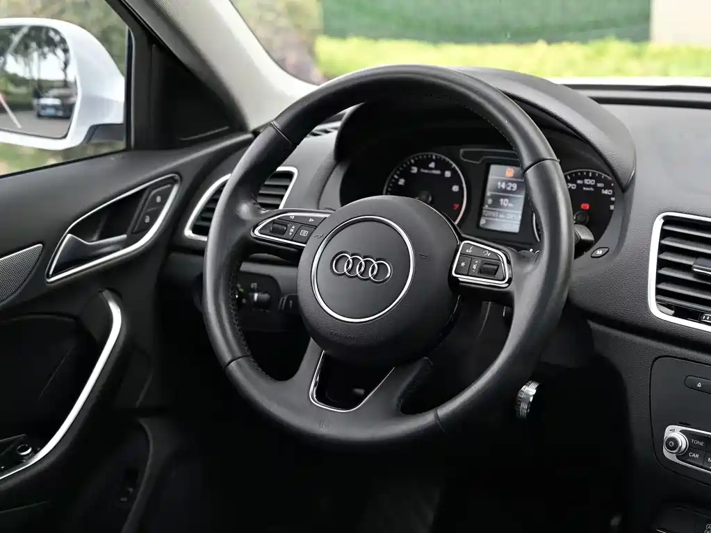 Audi Q3 2017 — фото 12