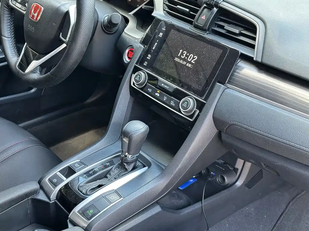Honda Civic 2019 — фото 19