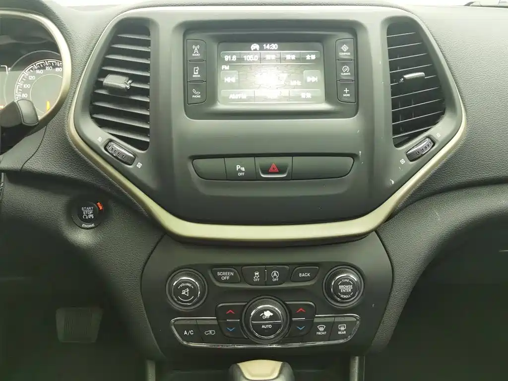 Jeep Cherokee 2015 — фото 12