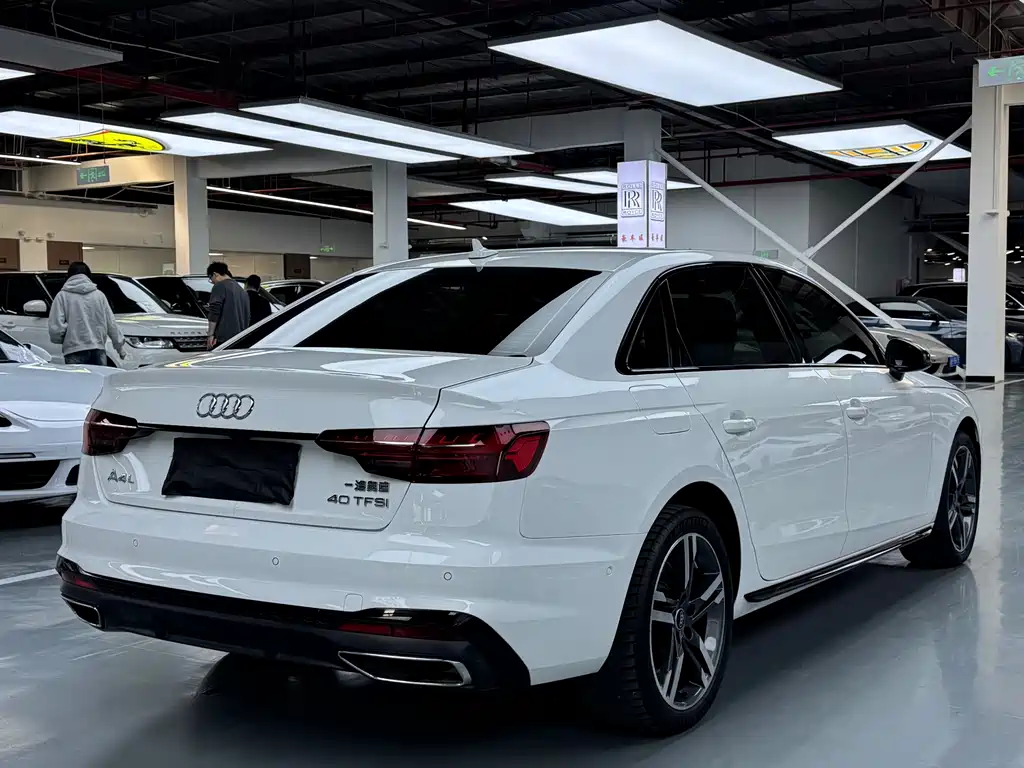 Audi A4L 2022 — фото 16