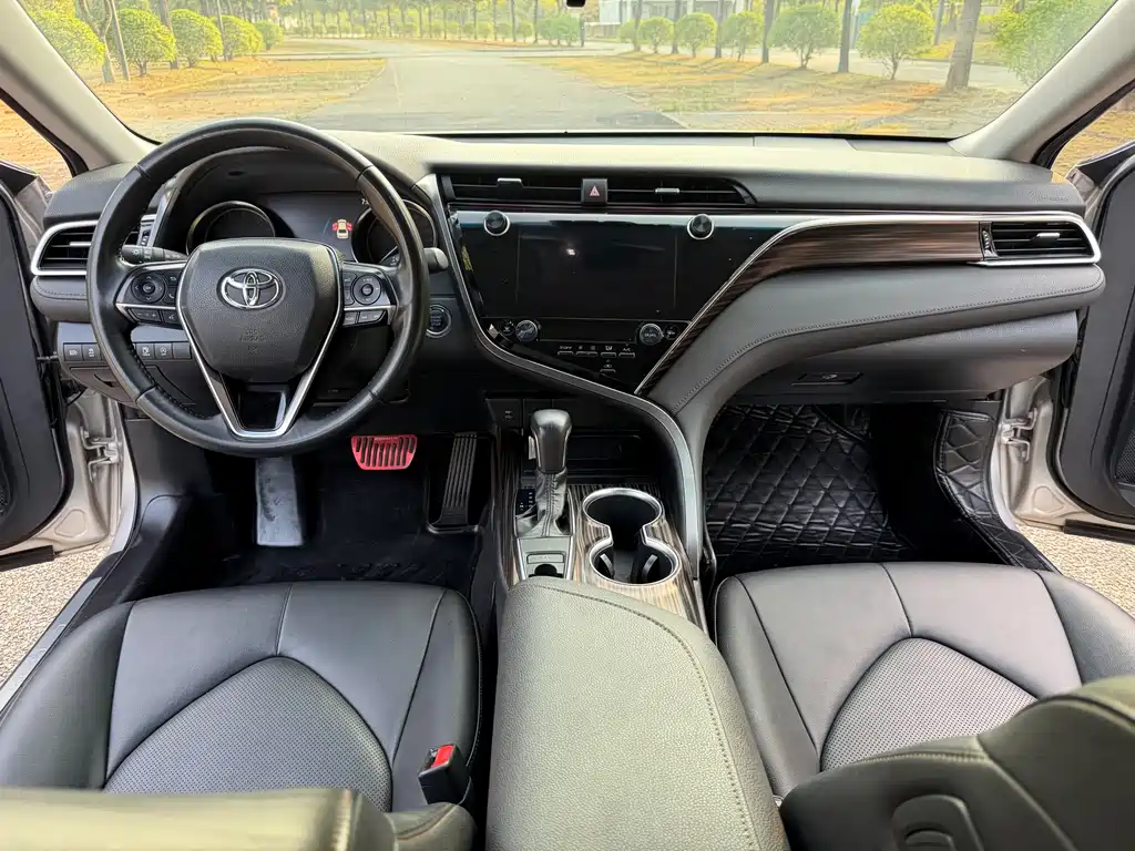 Toyota Camry 2020 — фото 11
