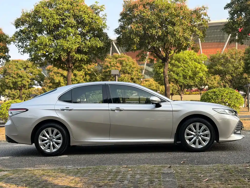 Toyota Camry 2020 — фото 23