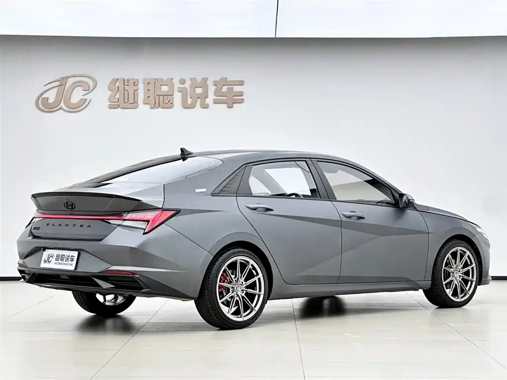 Hyundai Elantra 2022
