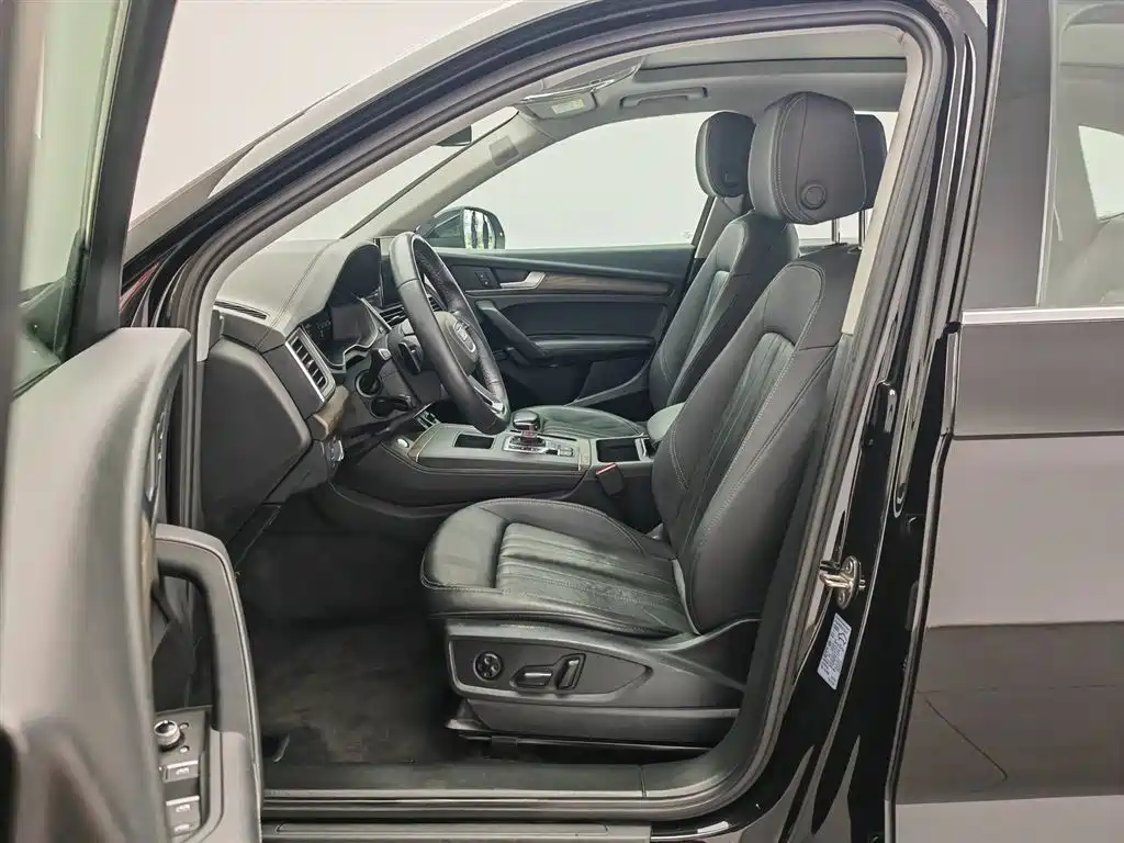 Audi Q5L 2023 — фото 10