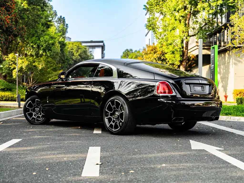 Rolls-Royce Wraith 2022 — фото 14