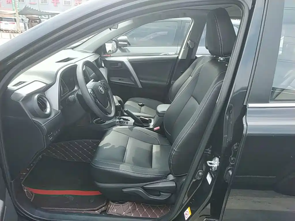 Toyota RAV4 2018 — фото 15