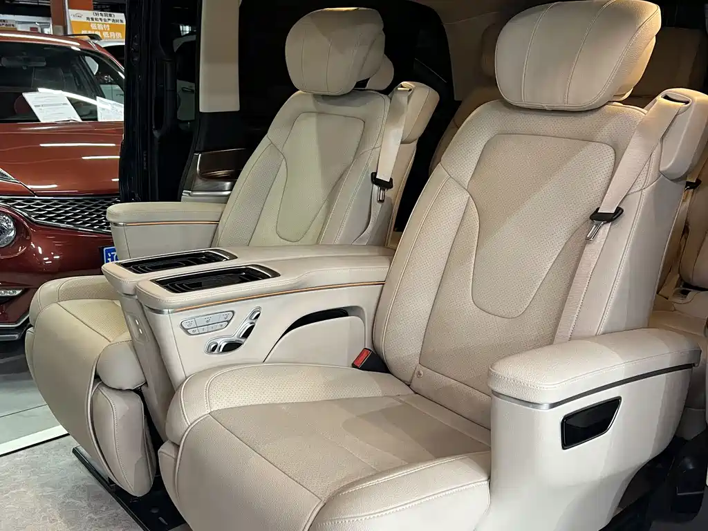 Mercedes-Benz V-Class 2022 — фото 11