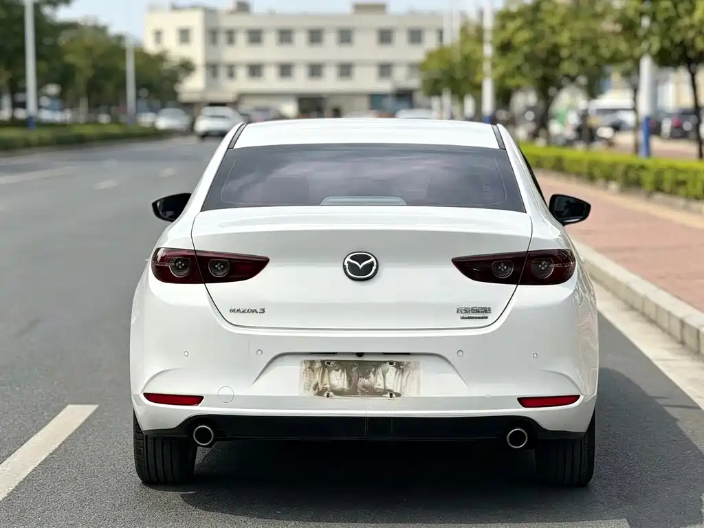 Mazda 3 Axela 2022 — фото 8