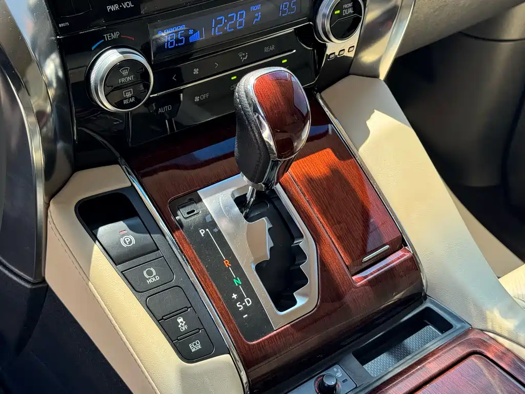 Toyota Alphard 2015 — фото 9
