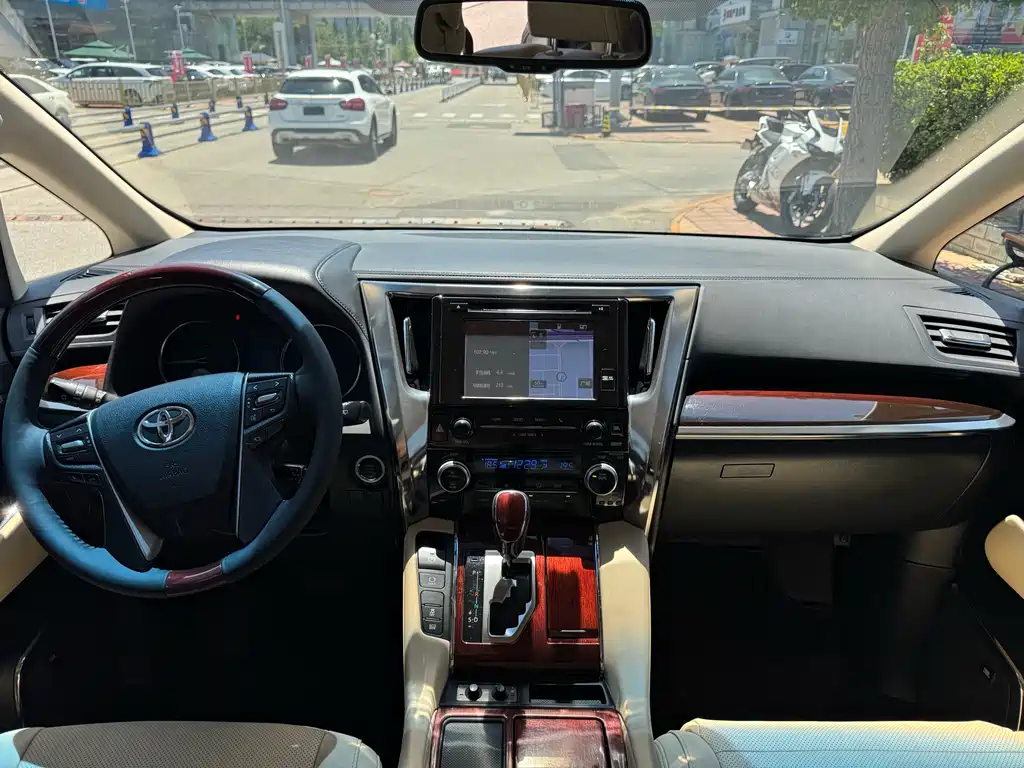 Toyota Alphard 2015 — фото 14