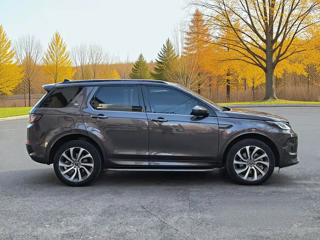 Land Rover Discovery Sport 2023 — фото 7