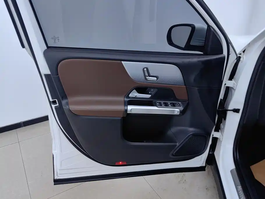 Mercedes-Benz GLB 2023