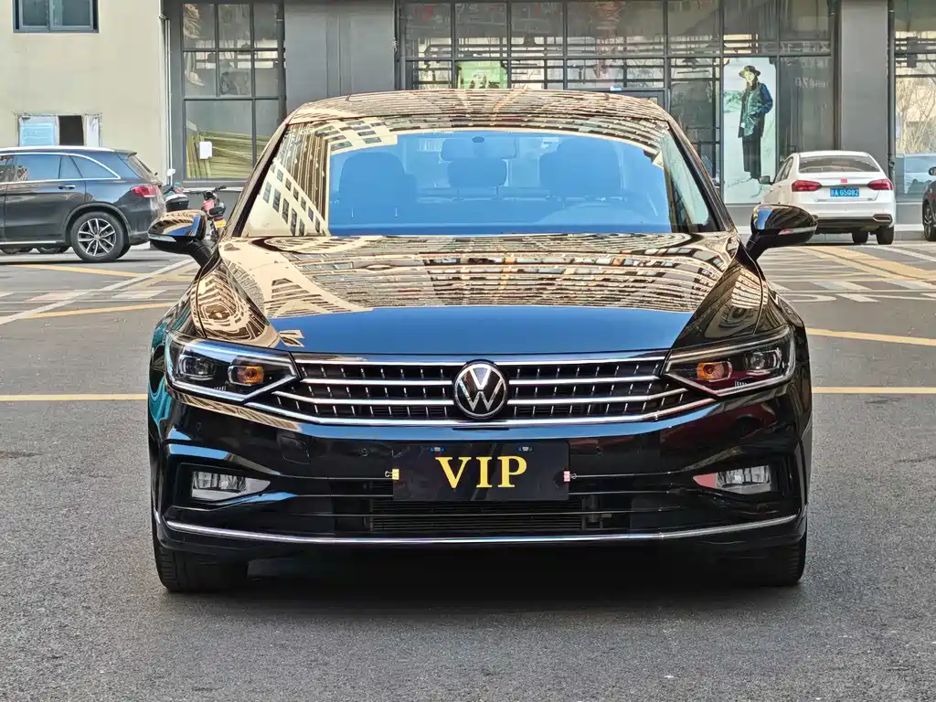 Volkswagen Magotan 2025