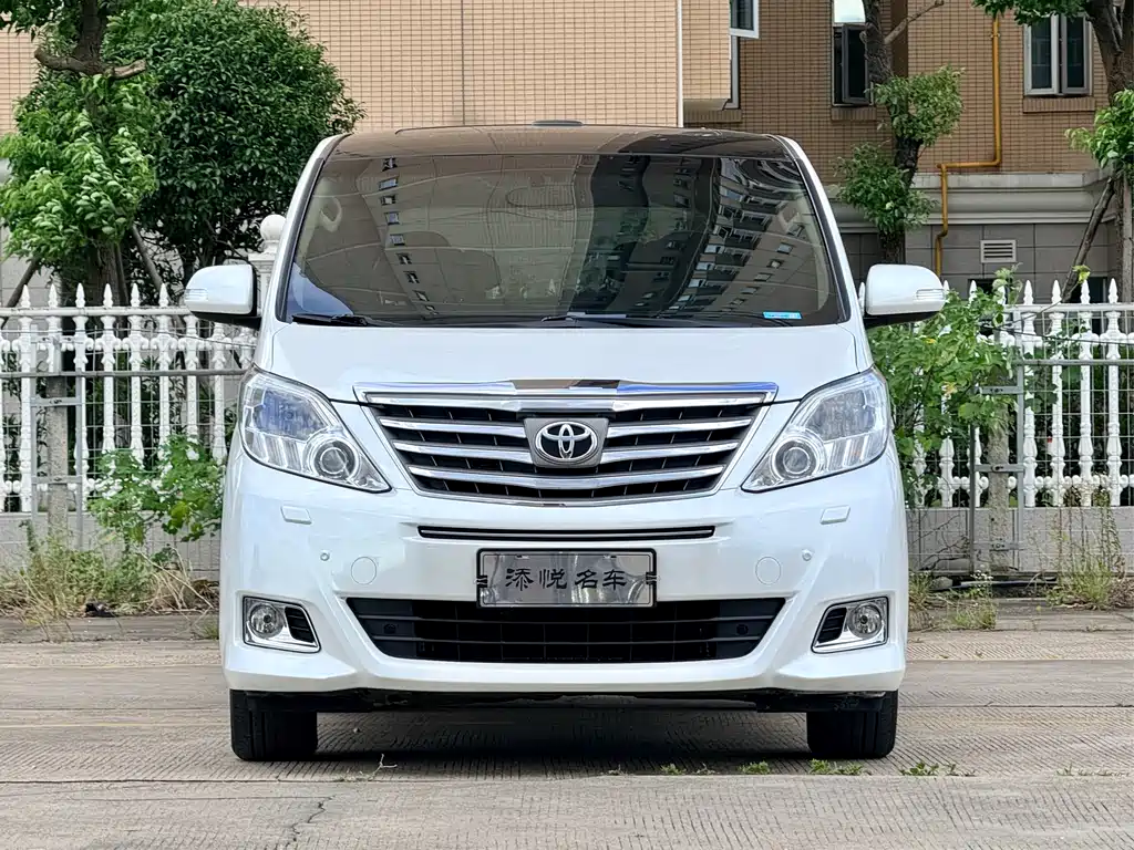 Toyota Alphard 2015 — фото 1