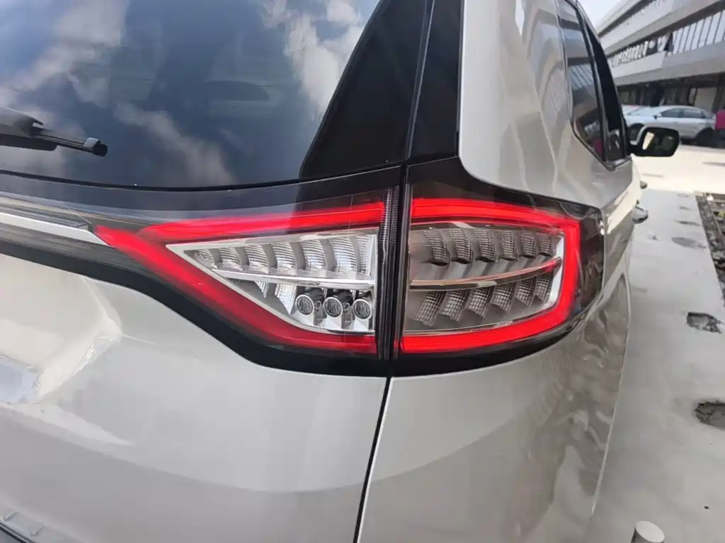 Ford Edge 2015 — фото 24