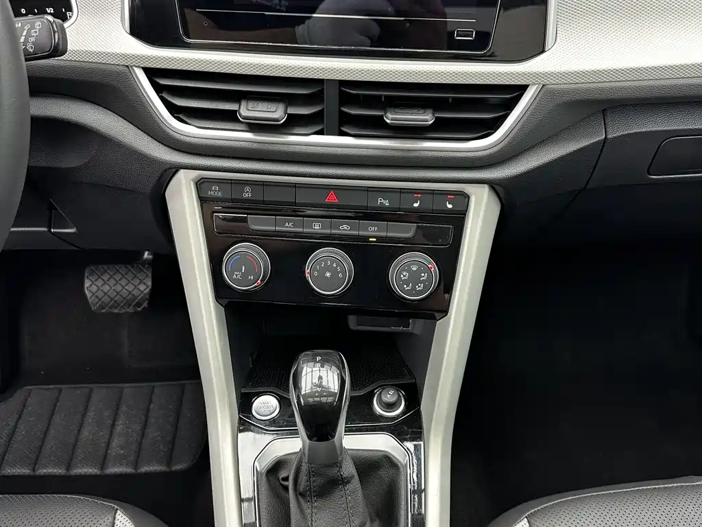 Volkswagen T-Roc 2023 — фото 15