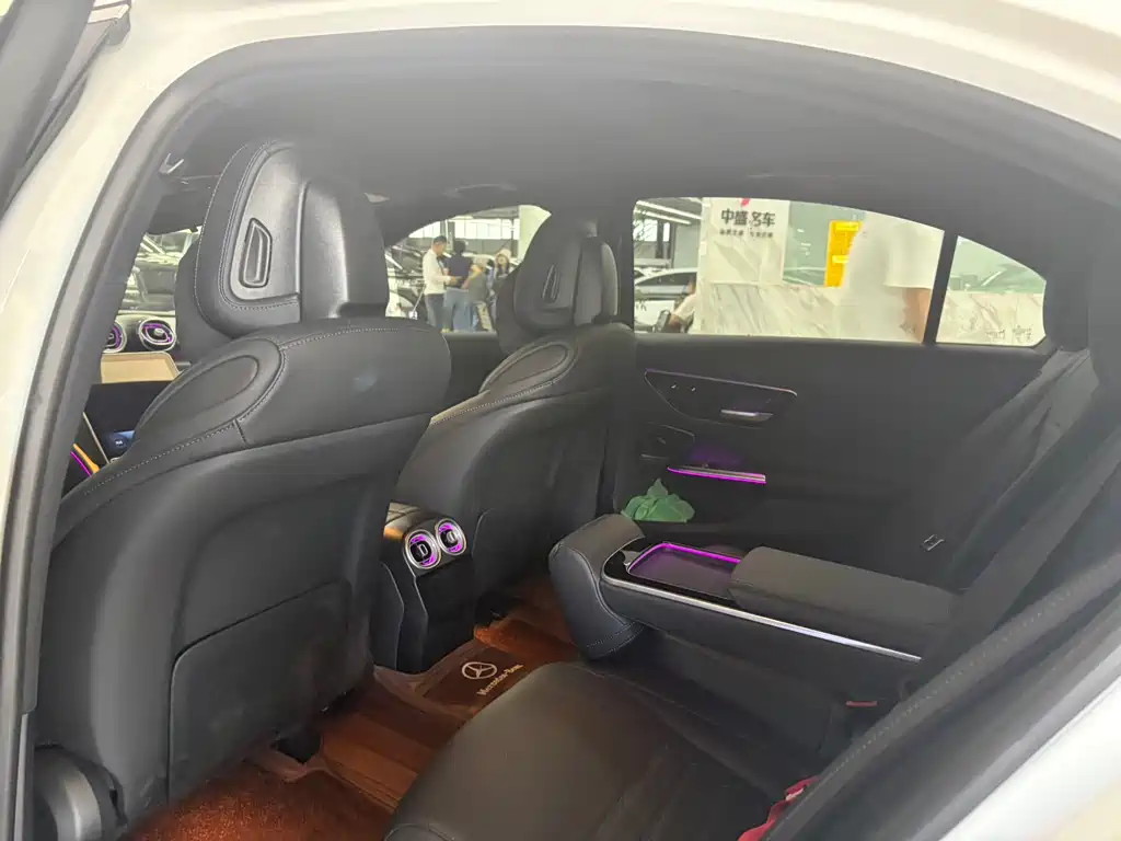Mercedes-Benz C-Class 2025 — фото 10