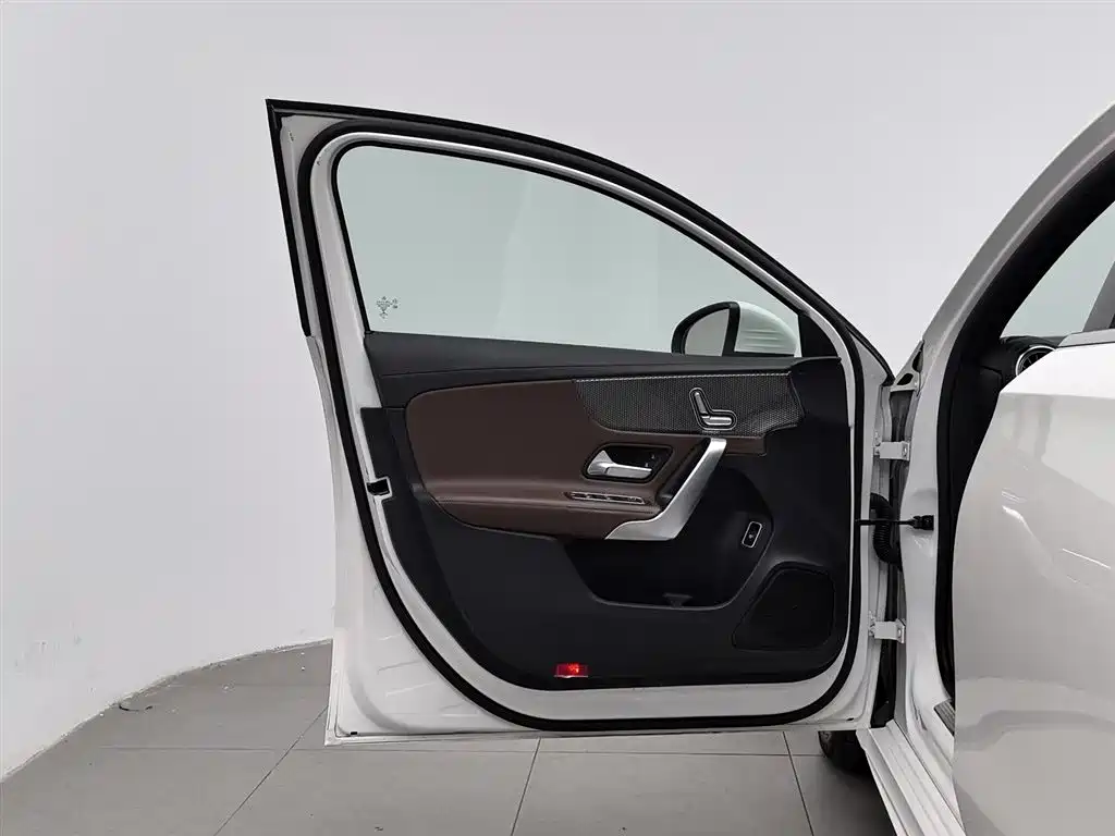 Mercedes-Benz A-Class 2020 — фото 8