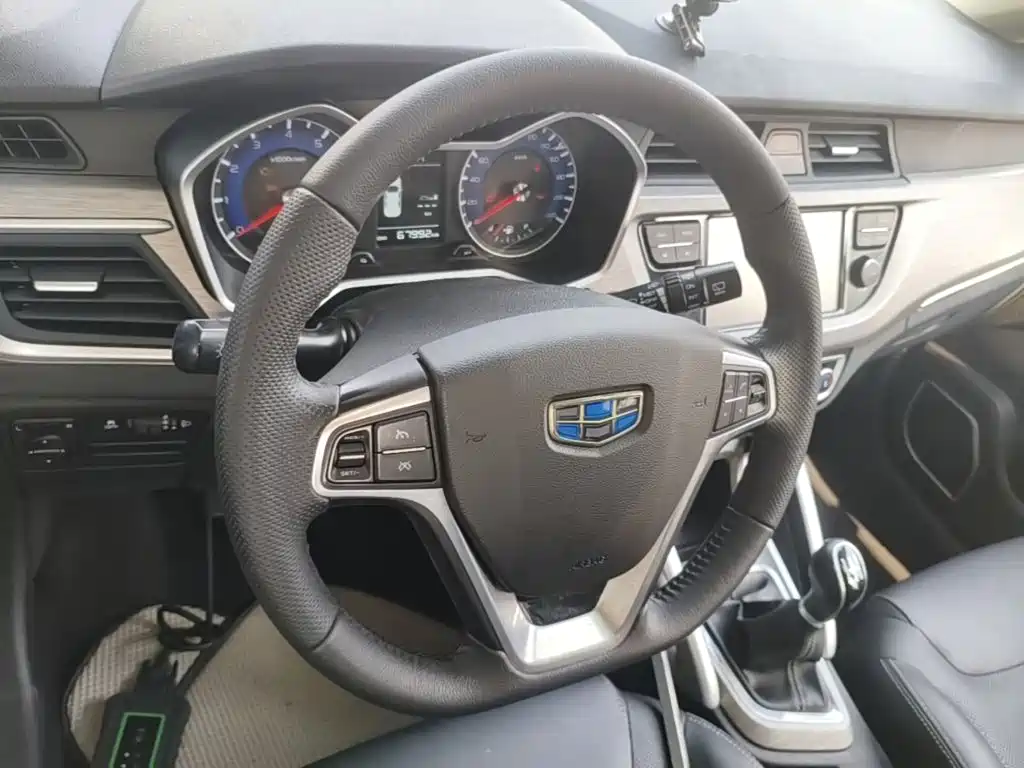 Geely Vision X3 2019 — фото 11