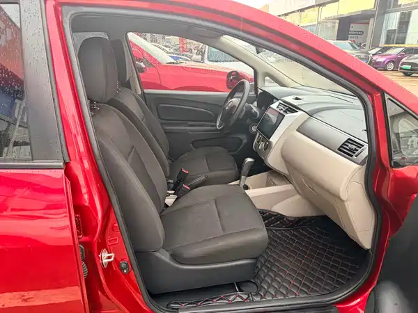 Venucia R50 2017