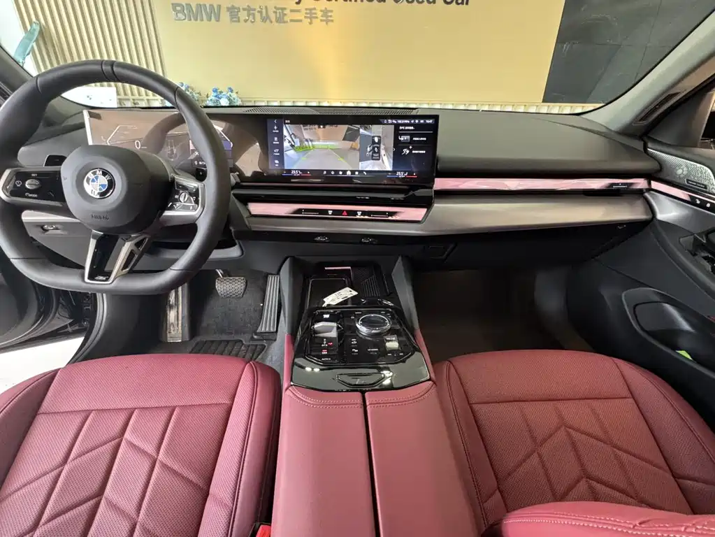 BMW 5 Series 2025 — фото 10