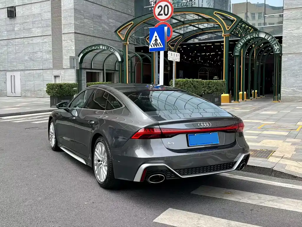 Audi A7 2021 — фото 9