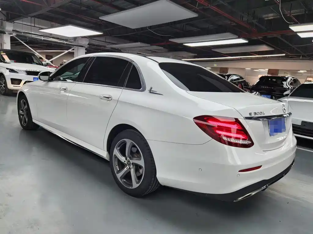 Mercedes-Benz E-Class 2019 — фото 12