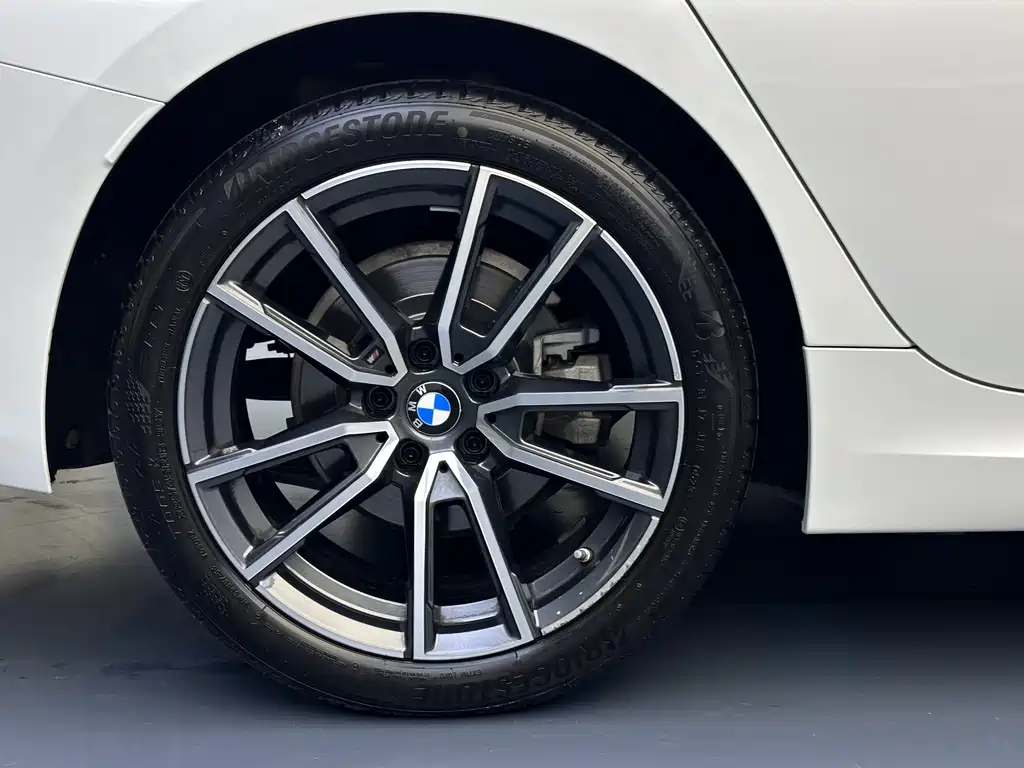 BMW 3 Series 2023 — фото 11