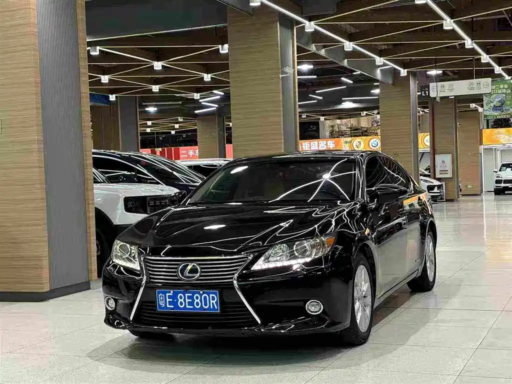 Lexus ES 2015 — фото 1