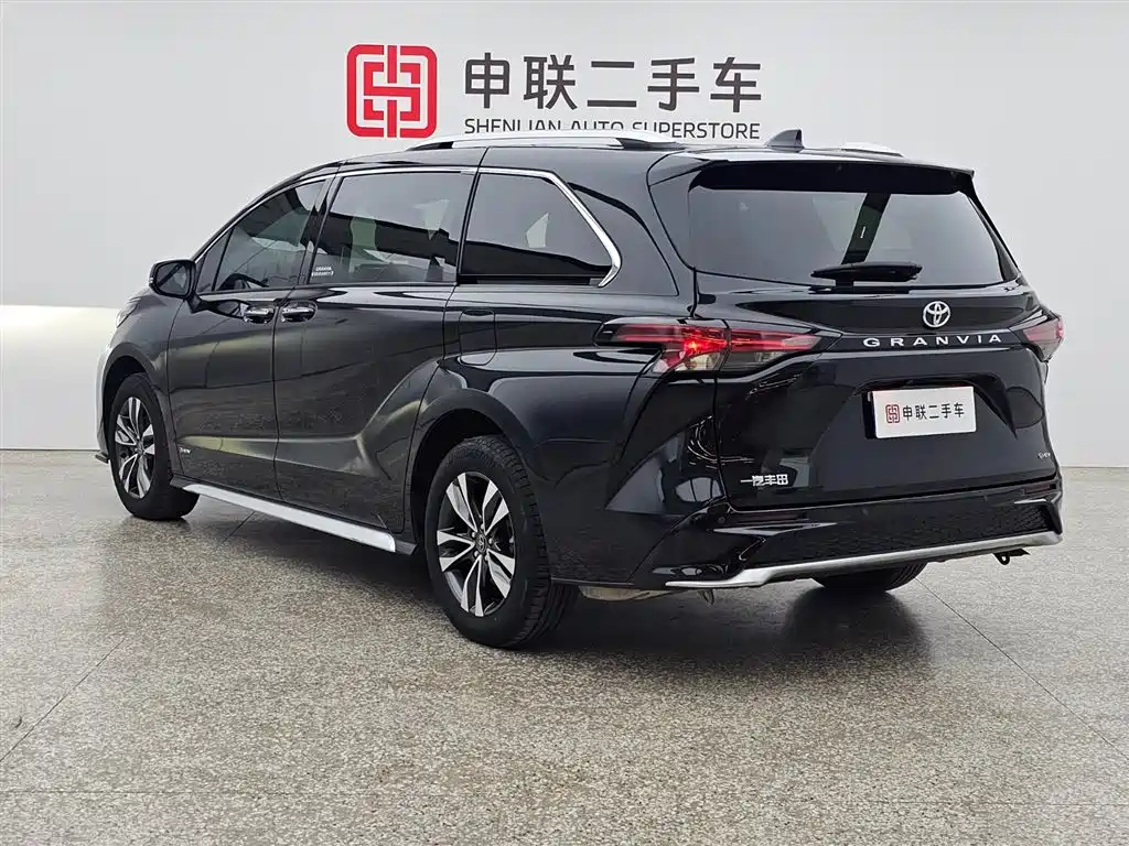 Toyota Granvia 2024
