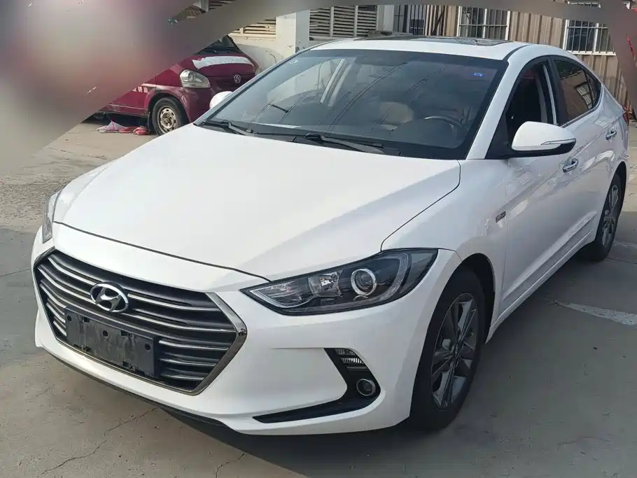 Hyundai Elantra 2022
