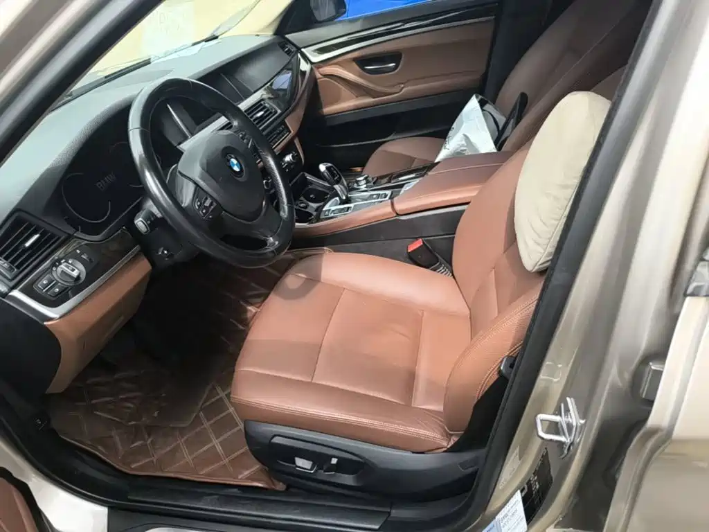 BMW 5 Series 2017 — фото 15